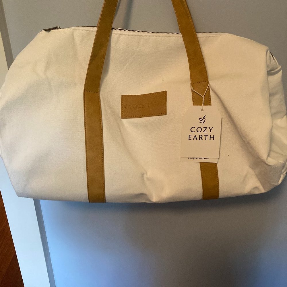PRISTINE CANVAS DUFFLE BAG FROM COZY EARTH